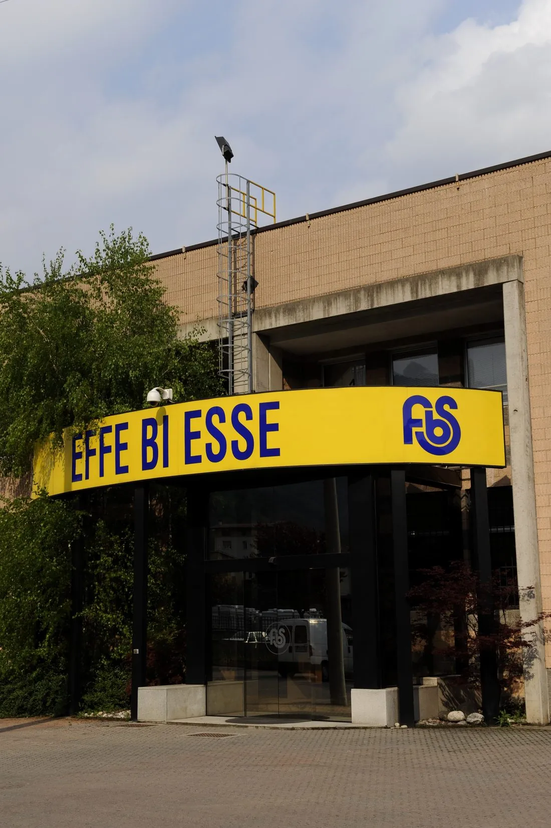 Entrance of the Effebiesse headquarters with sign