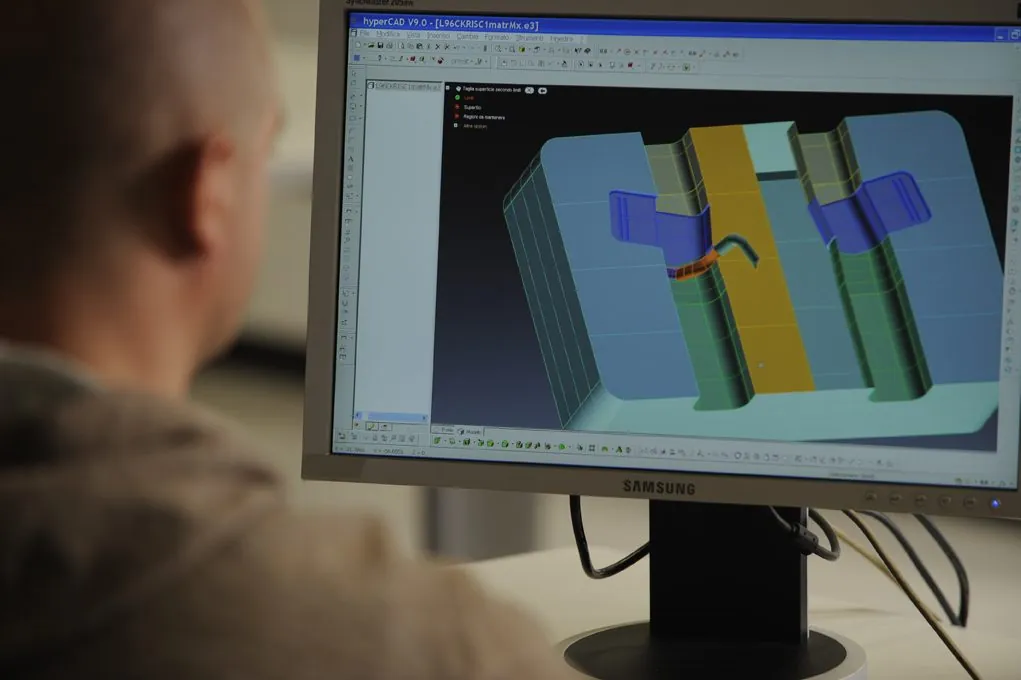 Modellazione CAD 3D dello stampo prima della produzione