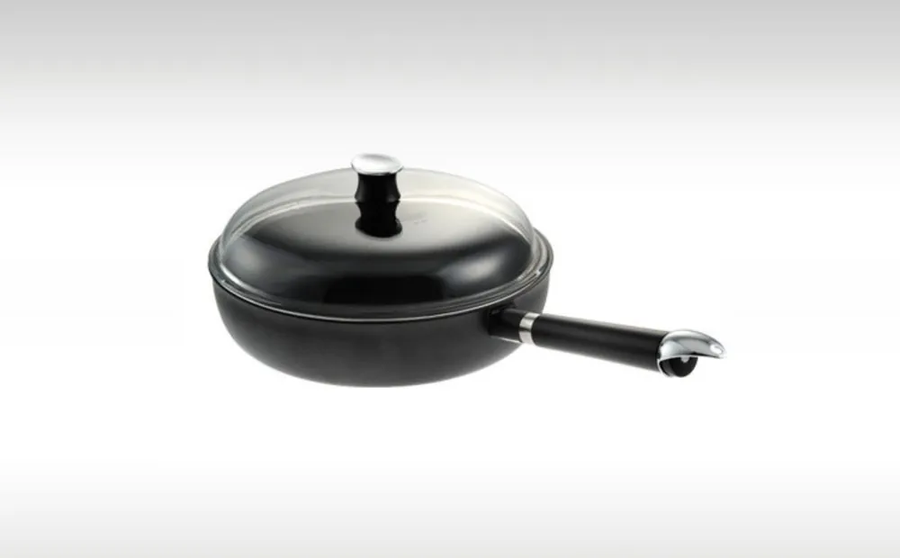 Frying pan with lid and handle